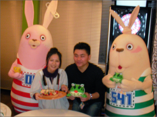 ケーキを前に記念撮影!!